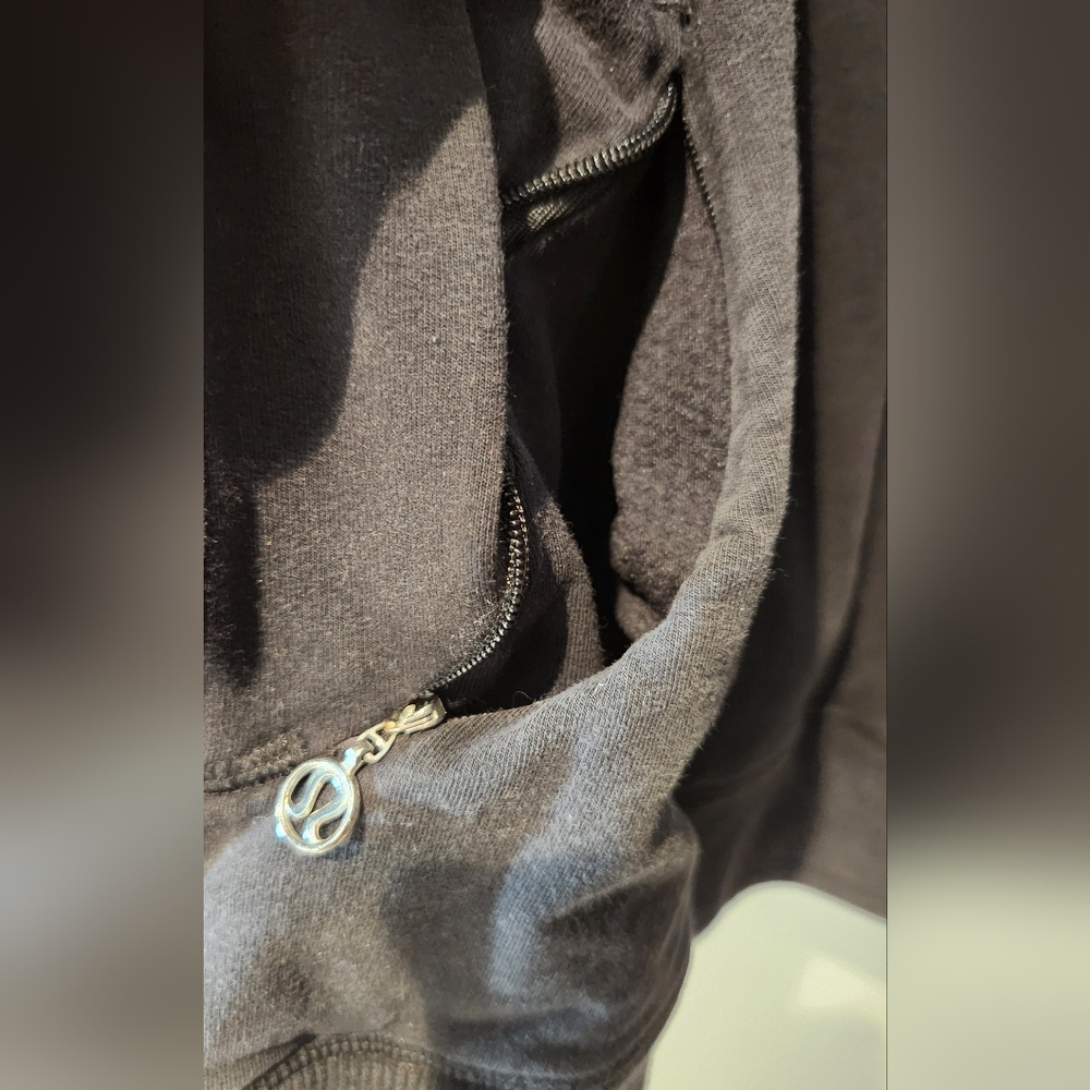 Lululemon Size 6 Black Cowl Neck Sweatshirt Worn In‎ - Picture 2 of 8